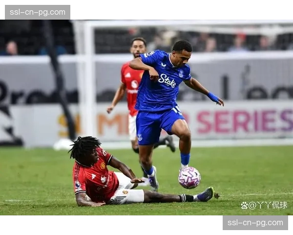 曼联后卫马丁内斯小腿受伤，将缺席对阵埃弗顿比赛