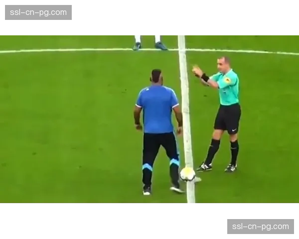 半场战报：马赛0-1暂负斯特拉斯堡，加梅罗点射破门